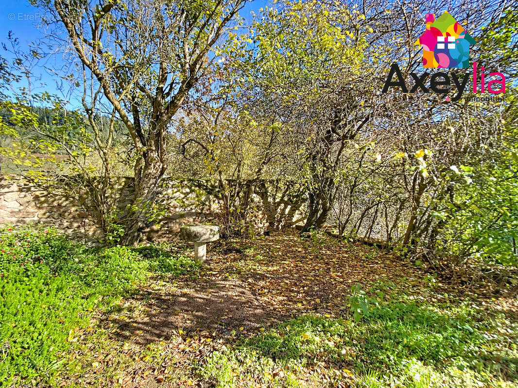 Maison à SAINT-BONNET-DES-QUARTS