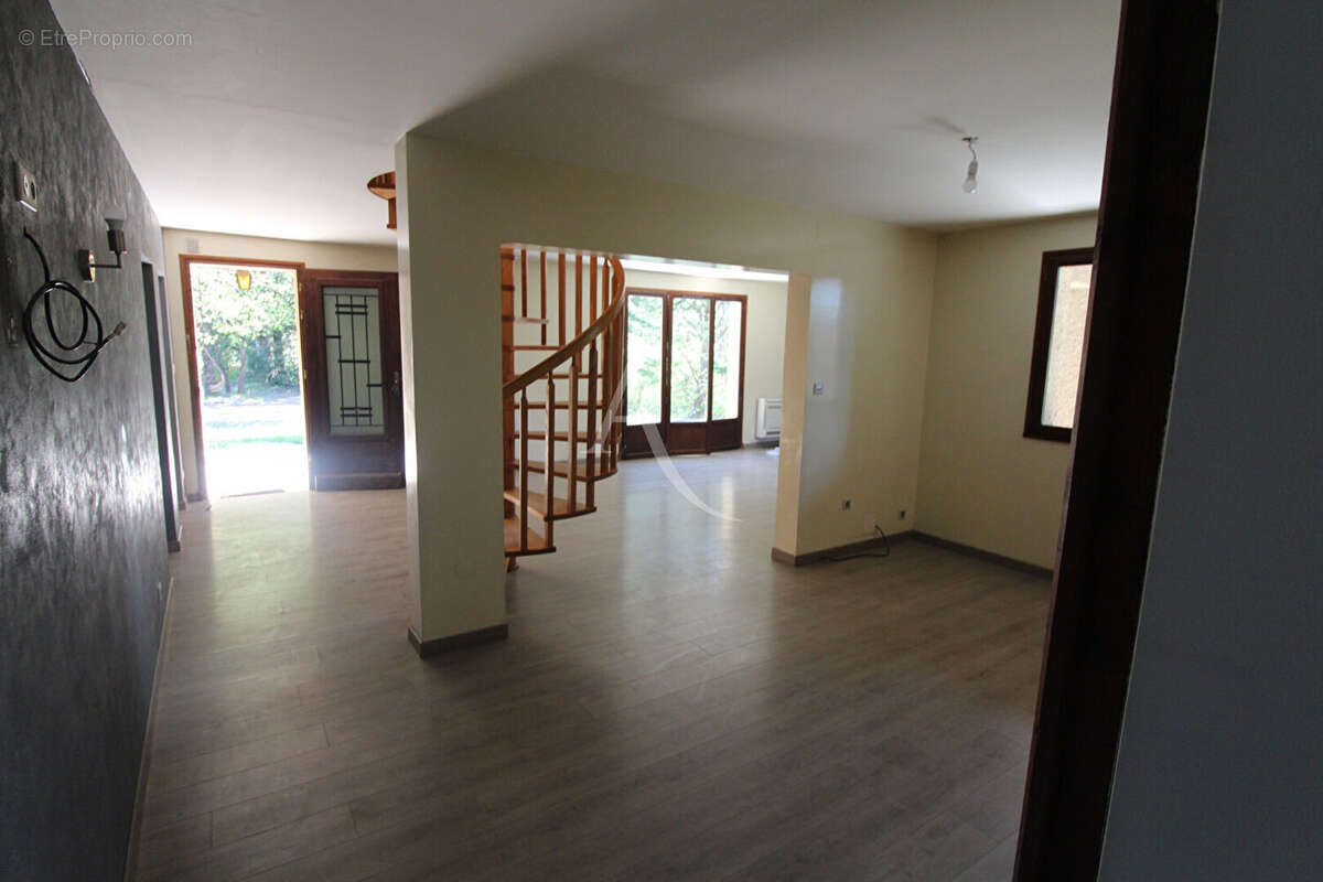 Maison à NEGREPELISSE