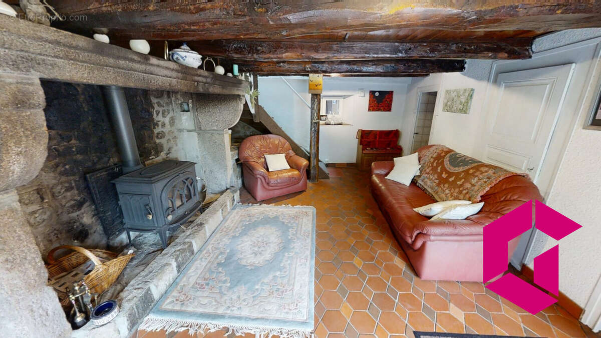 Maison à TOURS-SUR-MEYMONT