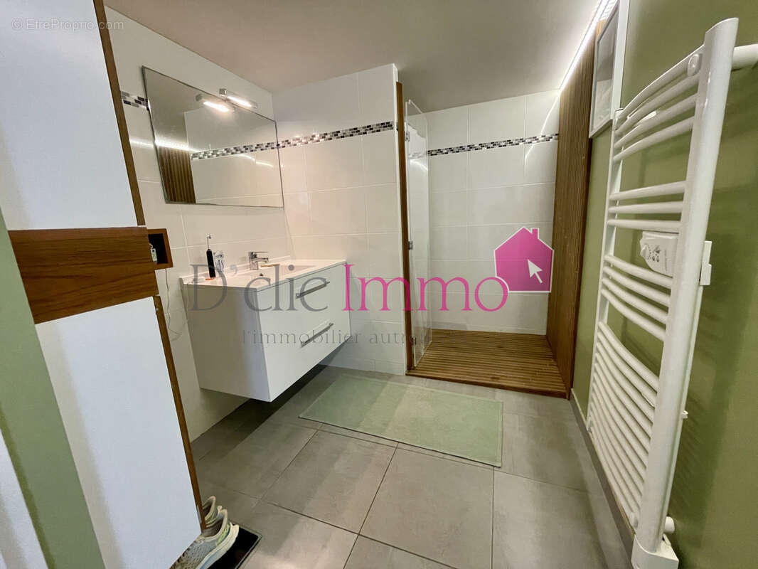 Appartement de caractère situé sur la corniche ! - photo 17
