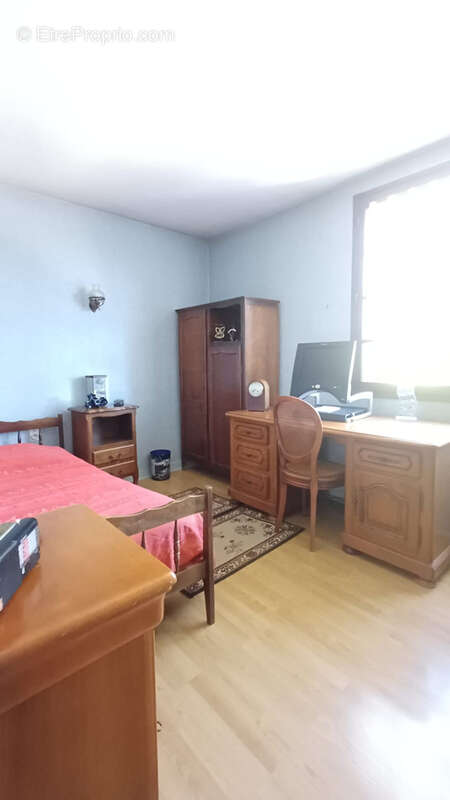 Maison à CREUZIER-LE-VIEUX