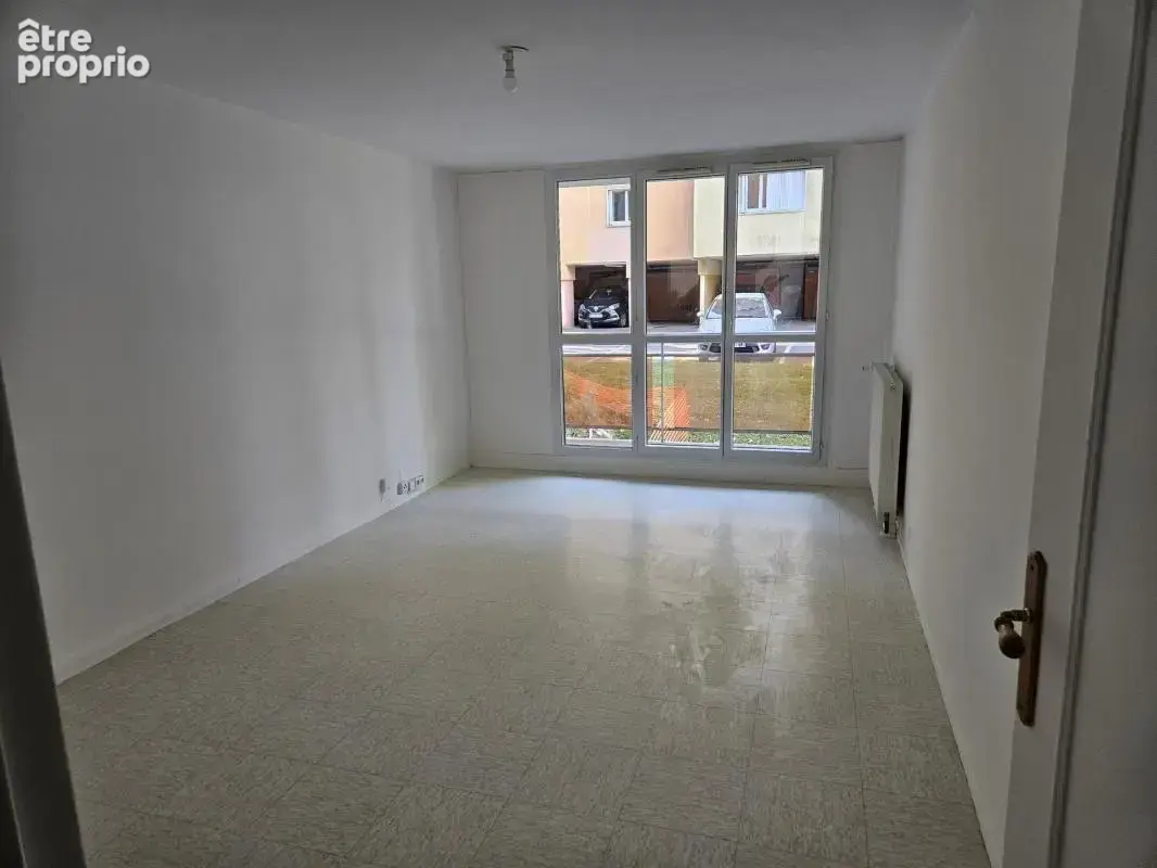 Achat Appartement 3  pièces 70 m² Combs-la-Ville - photo 3