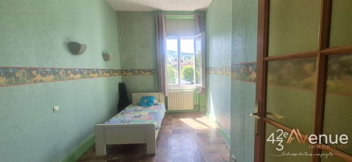 Appartement à LE CHAMBON-FEUGEROLLES