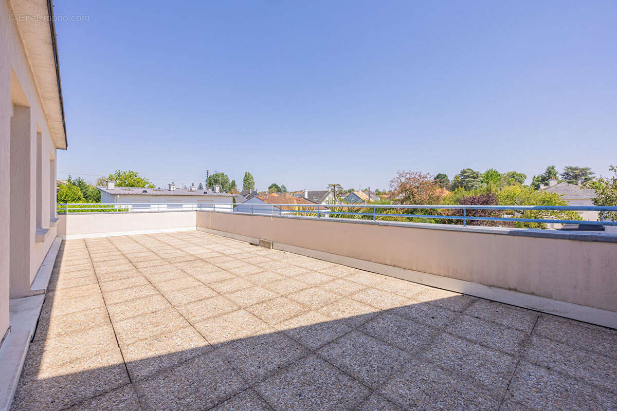 BOUVARDIERE - Maison familiale de 202m² avec jardin et garage - photo 8