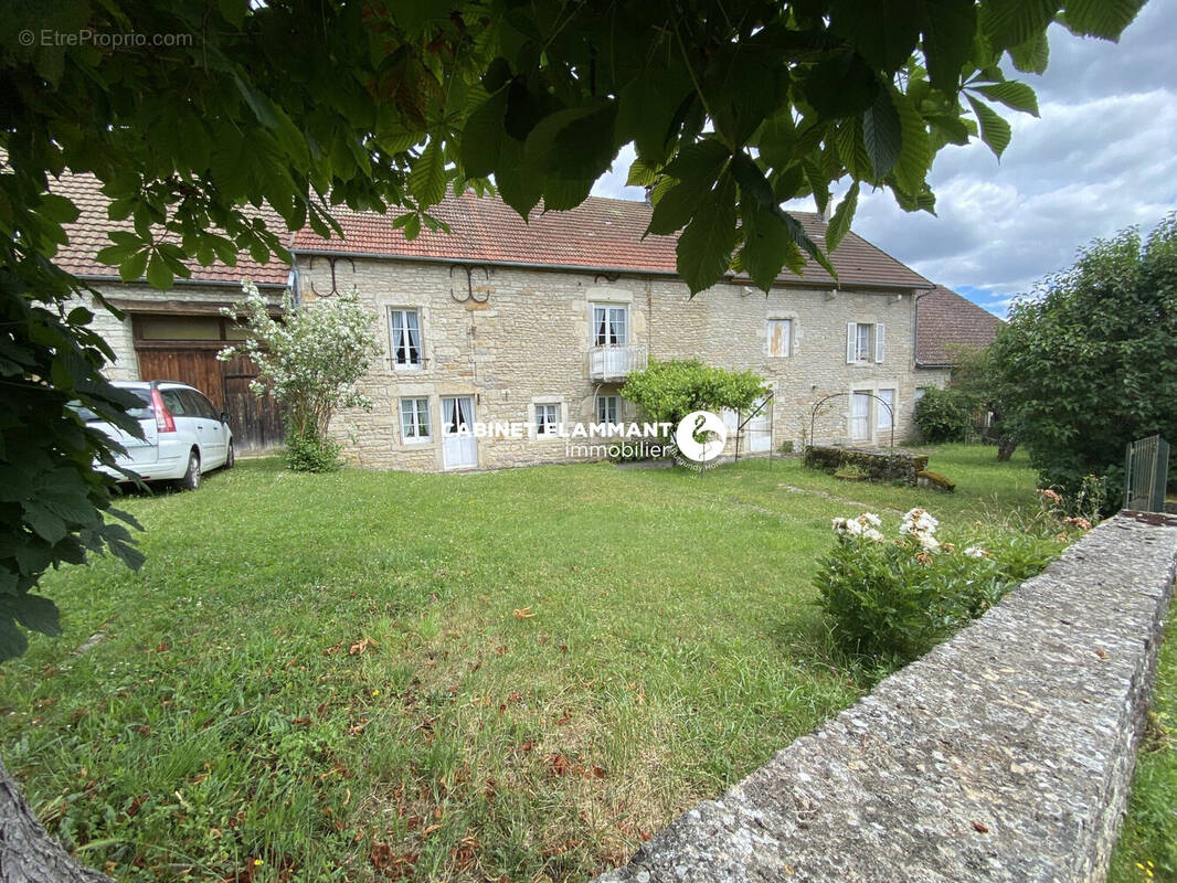 Maison à BEURIZOT