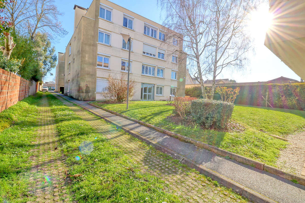 Charmant 2 pièces au calme 45 m² avec parking et cave à 600 m du RER B - photo 14