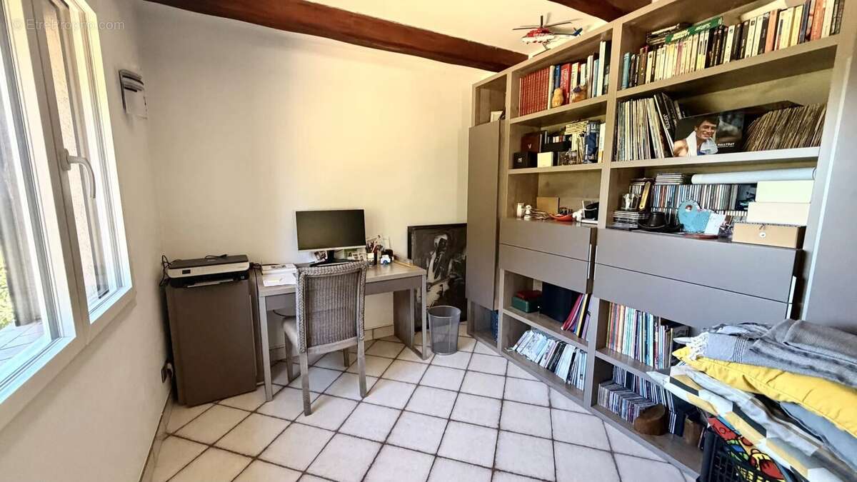 Maison 149 m² à Vitrolles  - photo 7