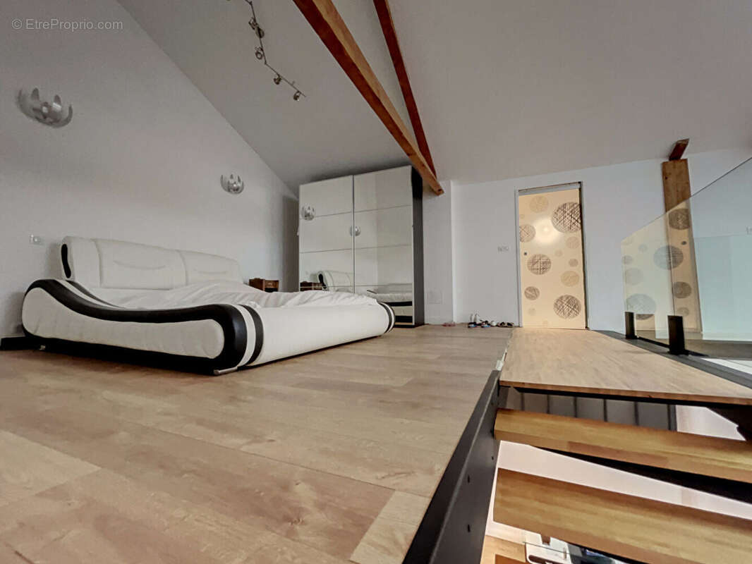 Appartement à CAZERES