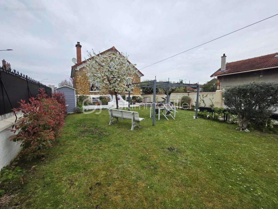 Maison à LE PERREUX-SUR-MARNE