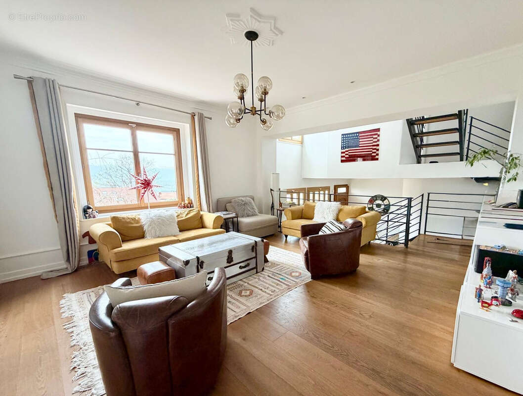 Maison à COLLONGES-SOUS-SALEVE