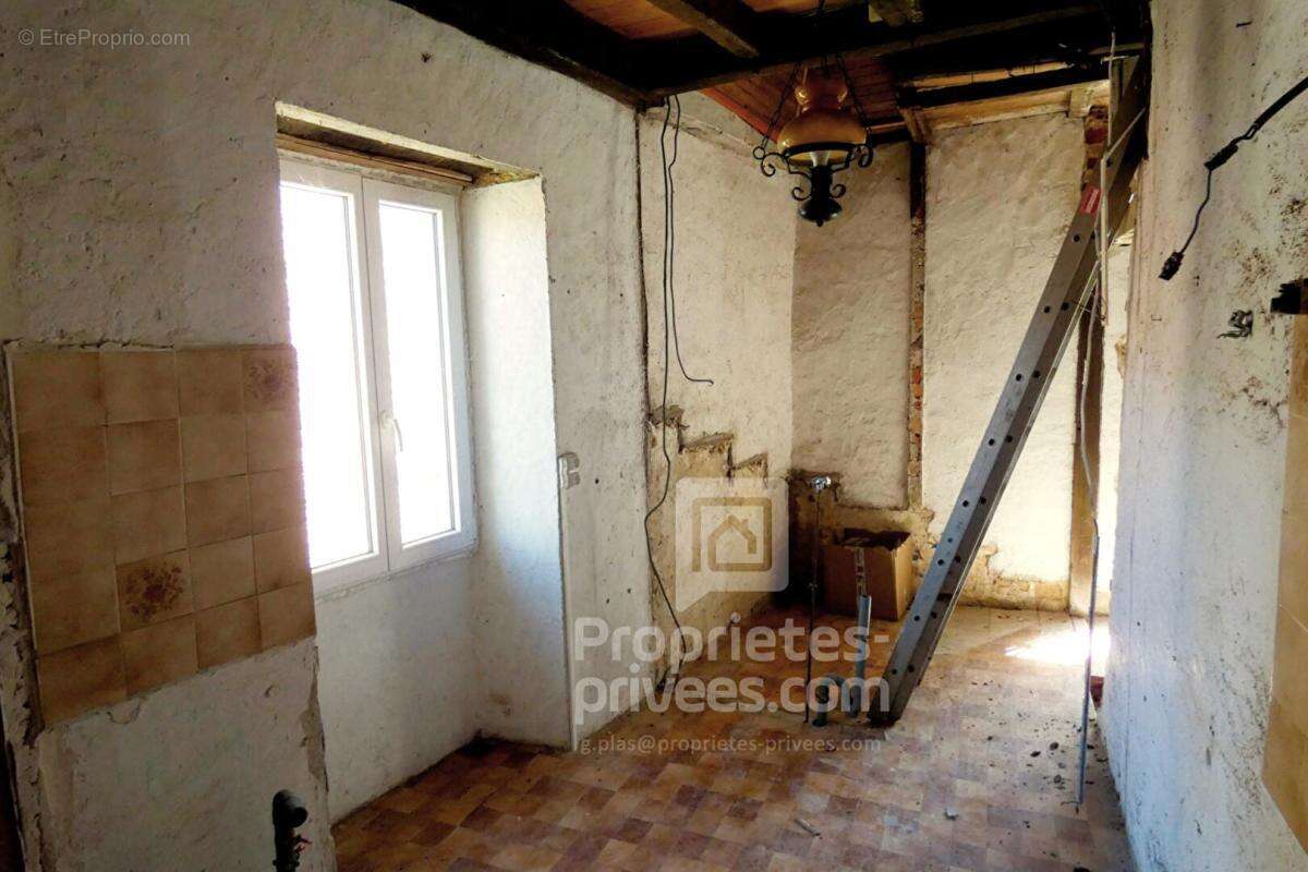 Maison ancienne à restaurer, fort potentiel + Jardin 2000 m² - photo 12