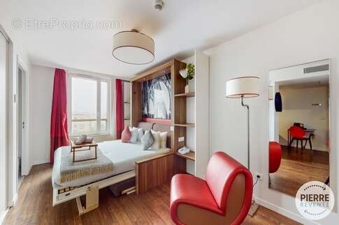 Appartement à COURBEVOIE