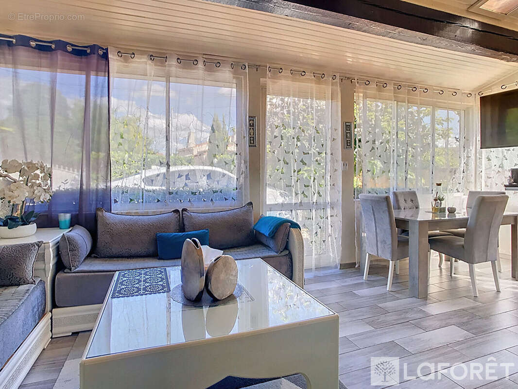 Maison à SAINT-VICTORET