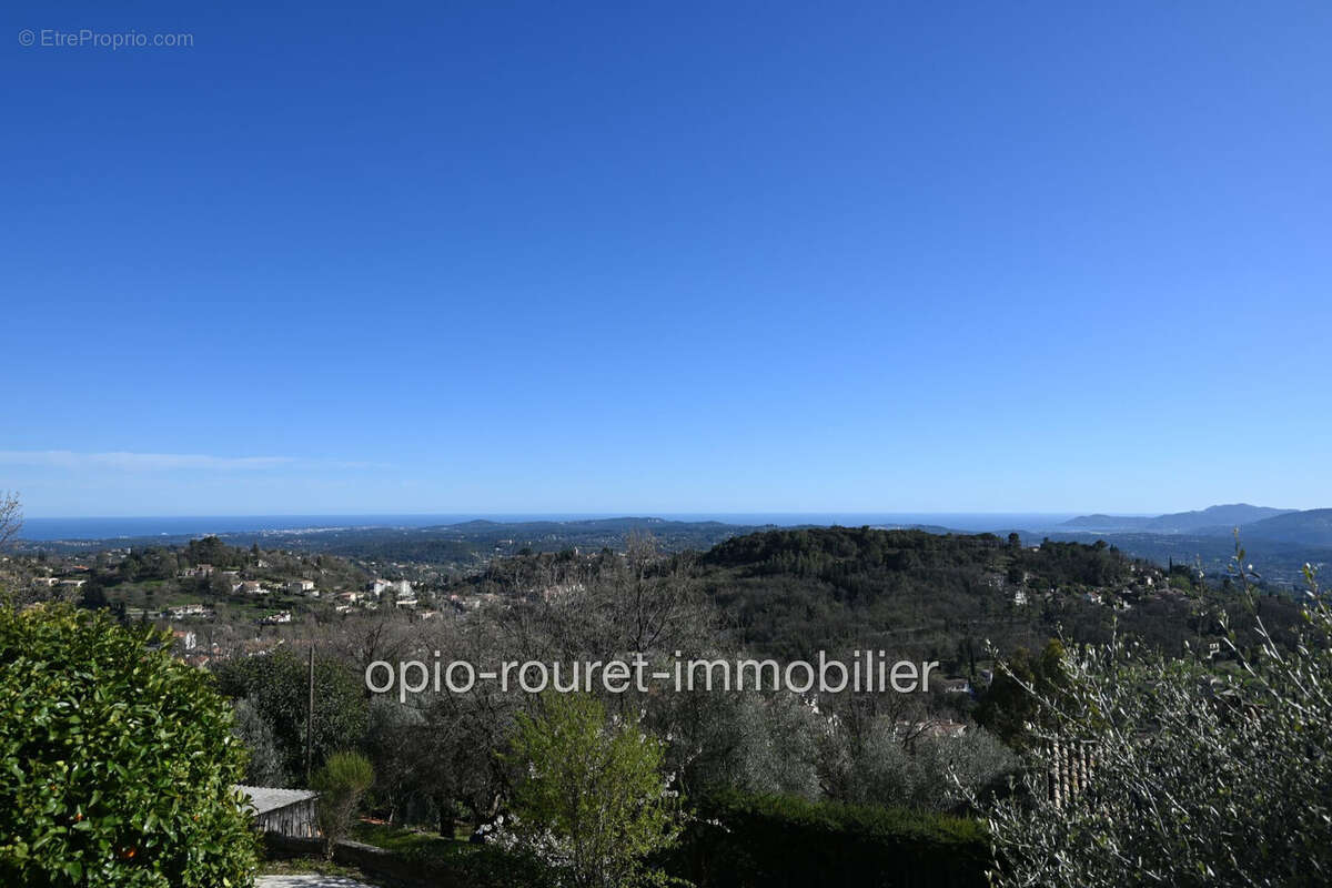 Maison à CHATEAUNEUF-GRASSE