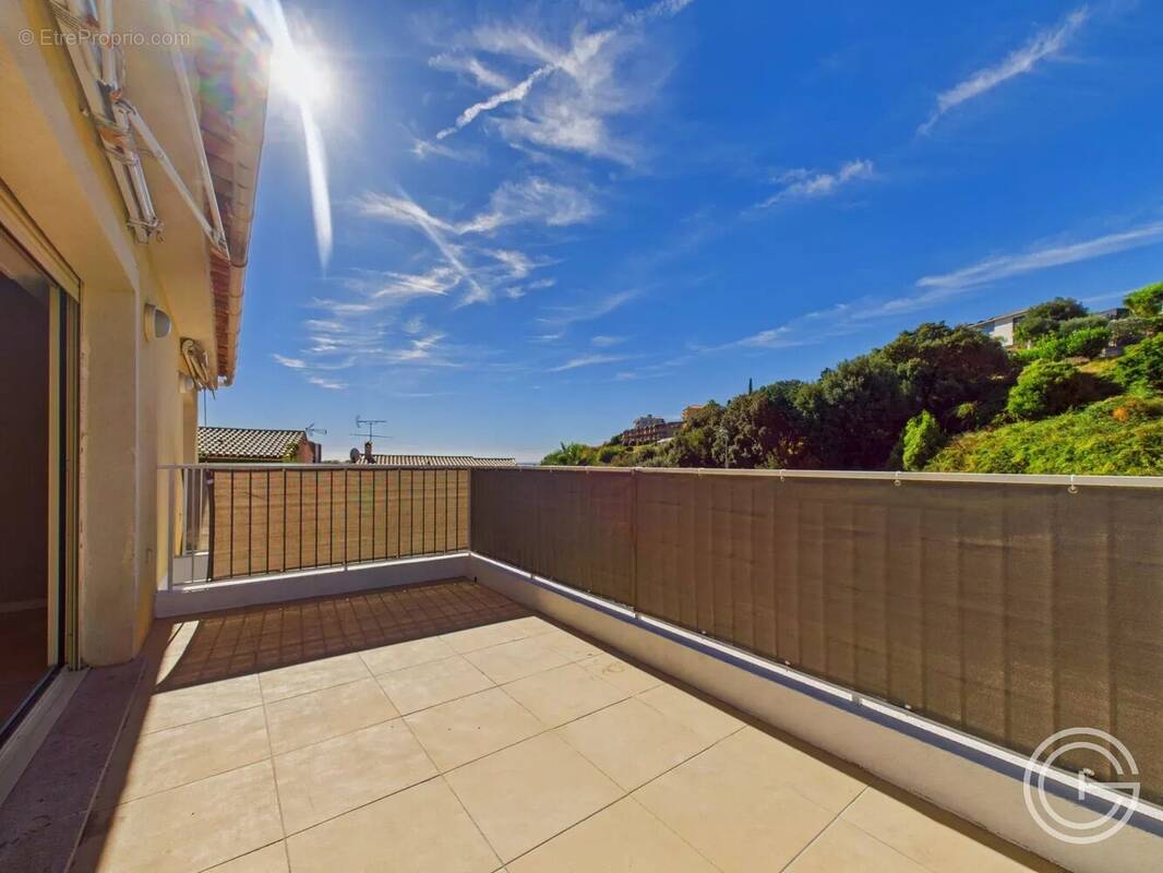 Appartement à SAINT-LAURENT-DU-VAR