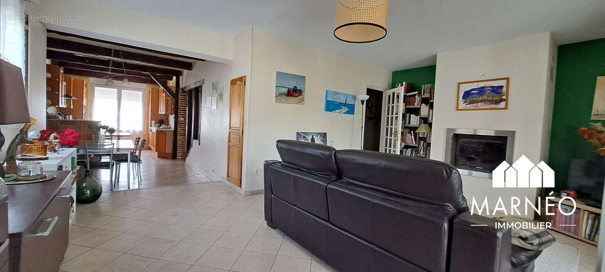 Maison 143 m² à Saint-Memmie  - photo 4