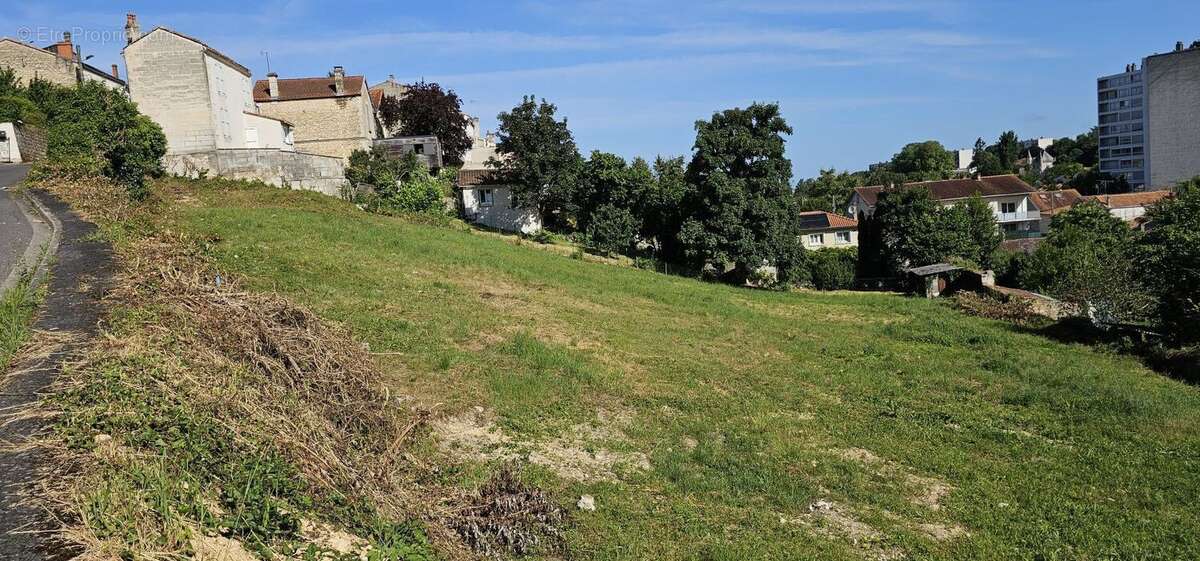 Terrain à ANGOULEME