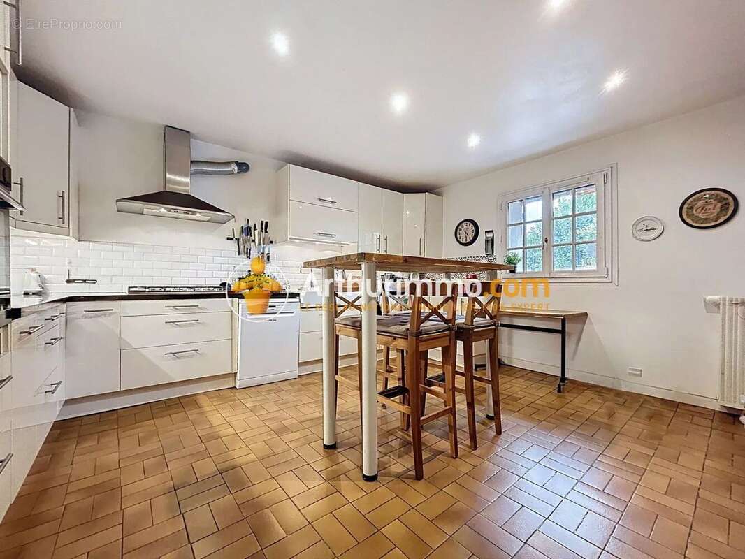 Maison à JOUY-LE-MOUTIER