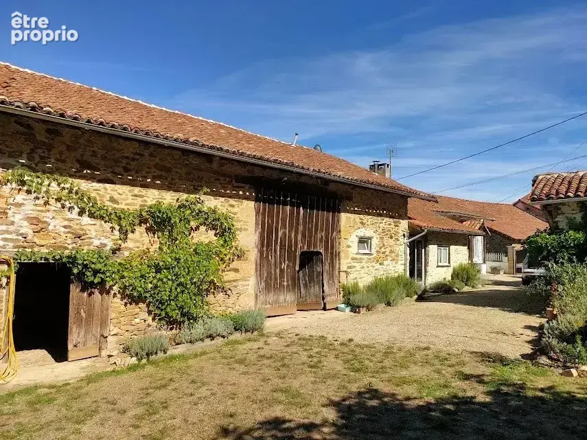 Maison à ORADOUR-SUR-VAYRES