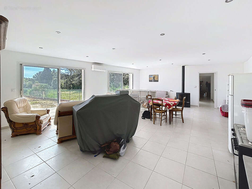 Maison à UCHAUX
