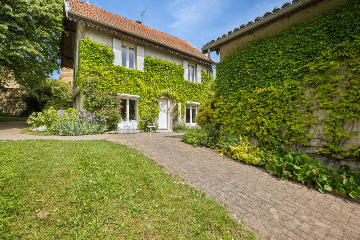 Maison à TREVOUX