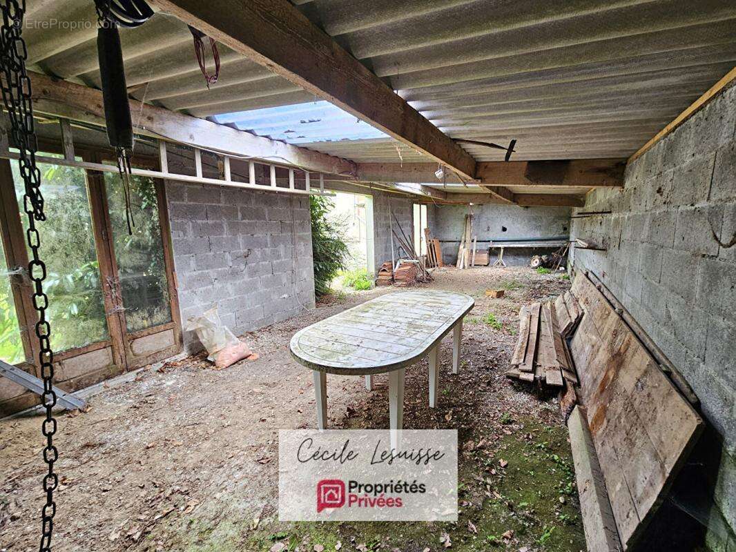 Pavillon sur sous-sol complet avec dépendances et garages - photo 14