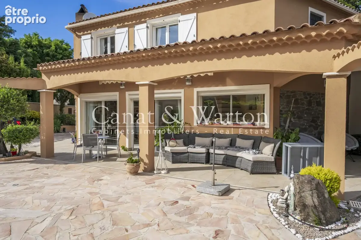 Proche du centre de cavalaire: villa d'architecte avec piscine - photo 13