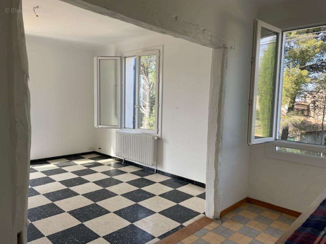 Maison à SAINT-SATURNIN-LES-APT
