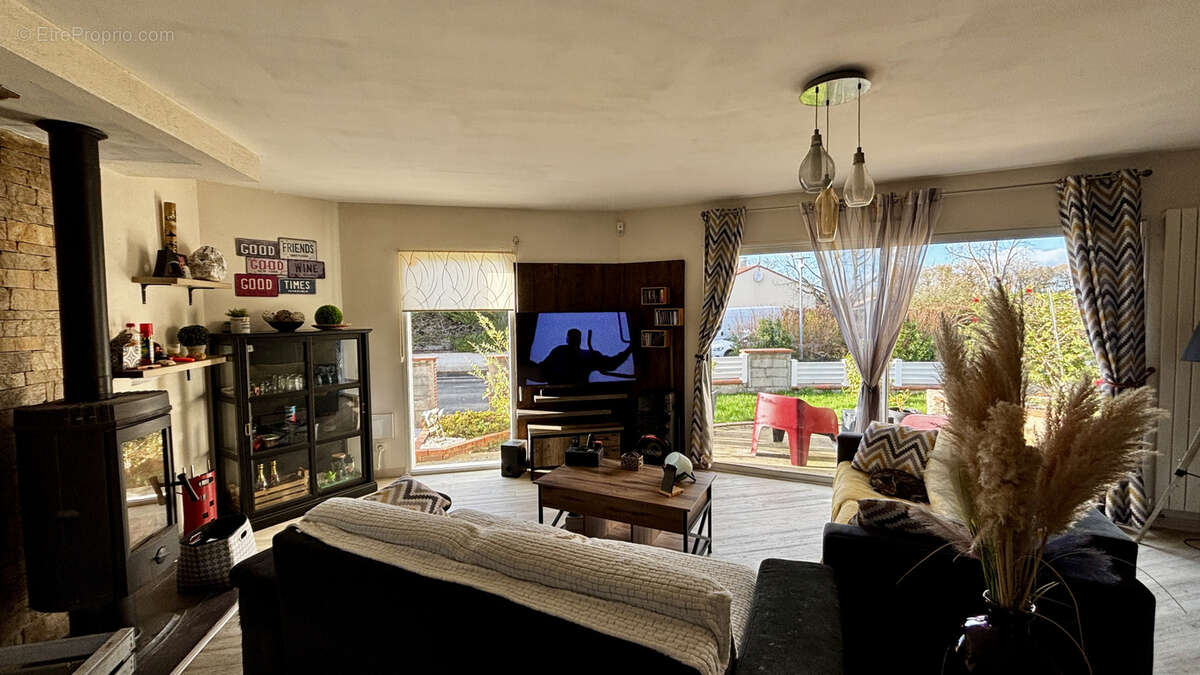 Maison à CHANTELOUP-LES-BOIS