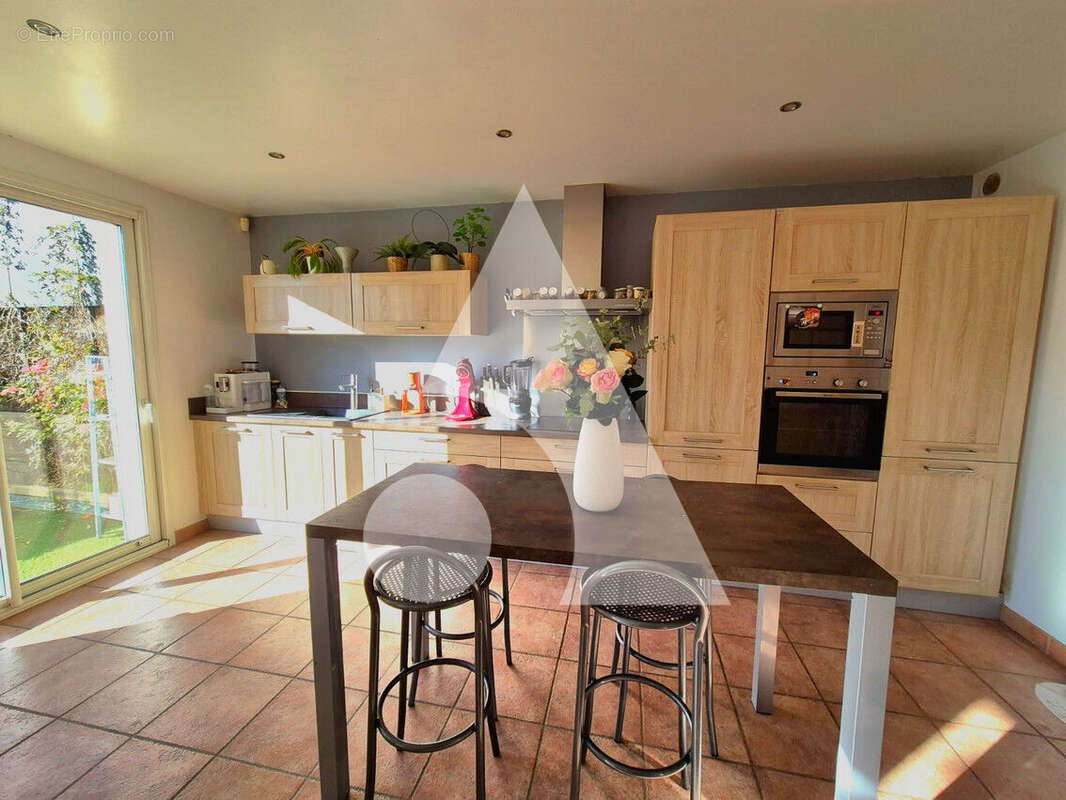 EXCLUSIVITÉ ! Maison de ville familiale 146 m² .  À 15 min de Lyon - photo 6