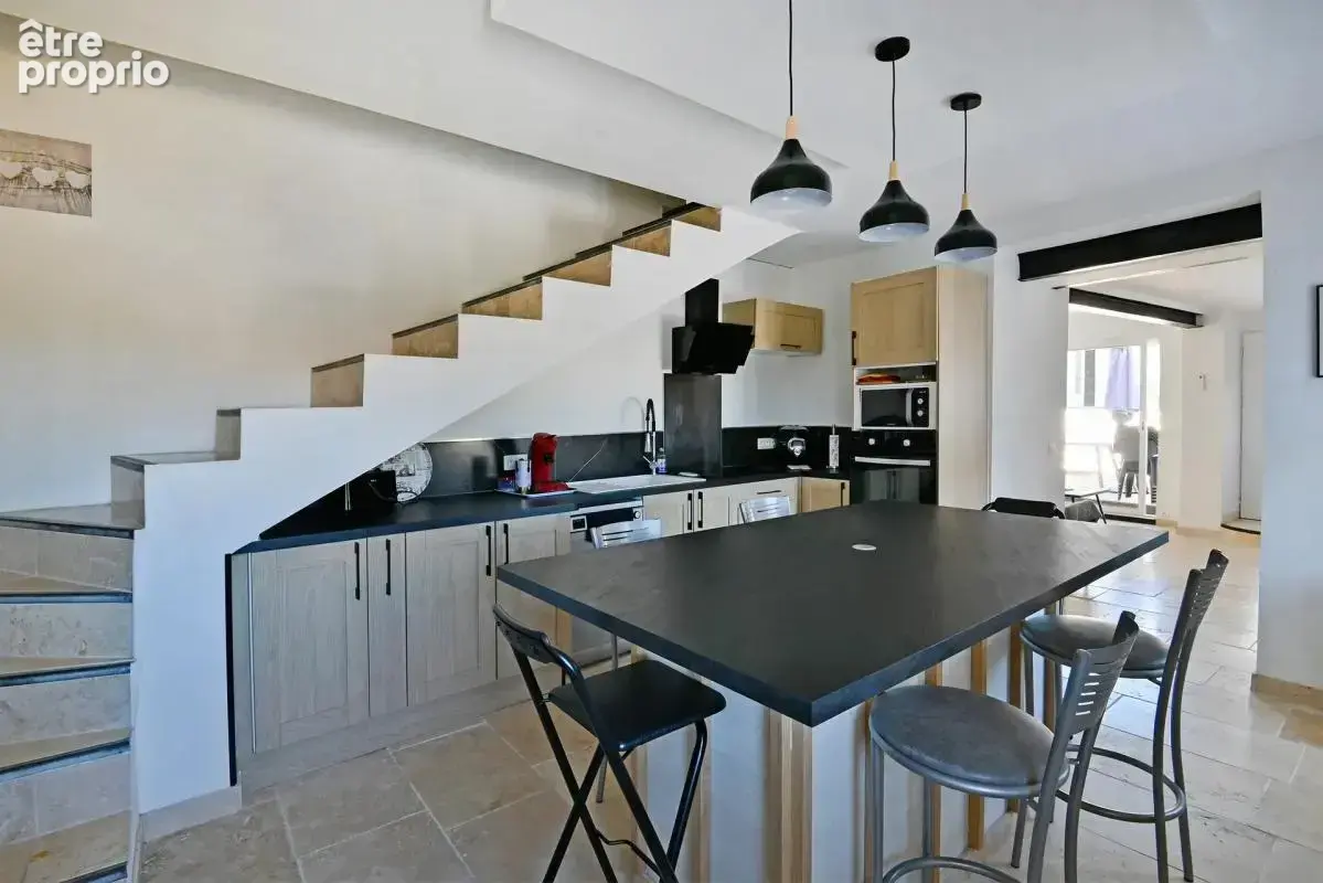 Maison de 5 pièces de 104 m² à Saint-Julien-les-Rosiers - photo 6