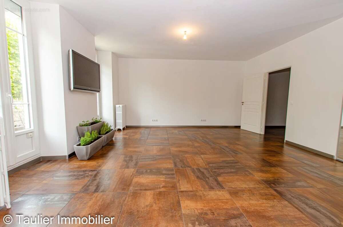 Magnifique T3, 102m² au 1er étage, avec balcon et monte-escaliers - photo 7