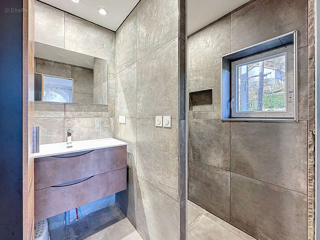 Maison à TASSIN-LA-DEMI-LUNE