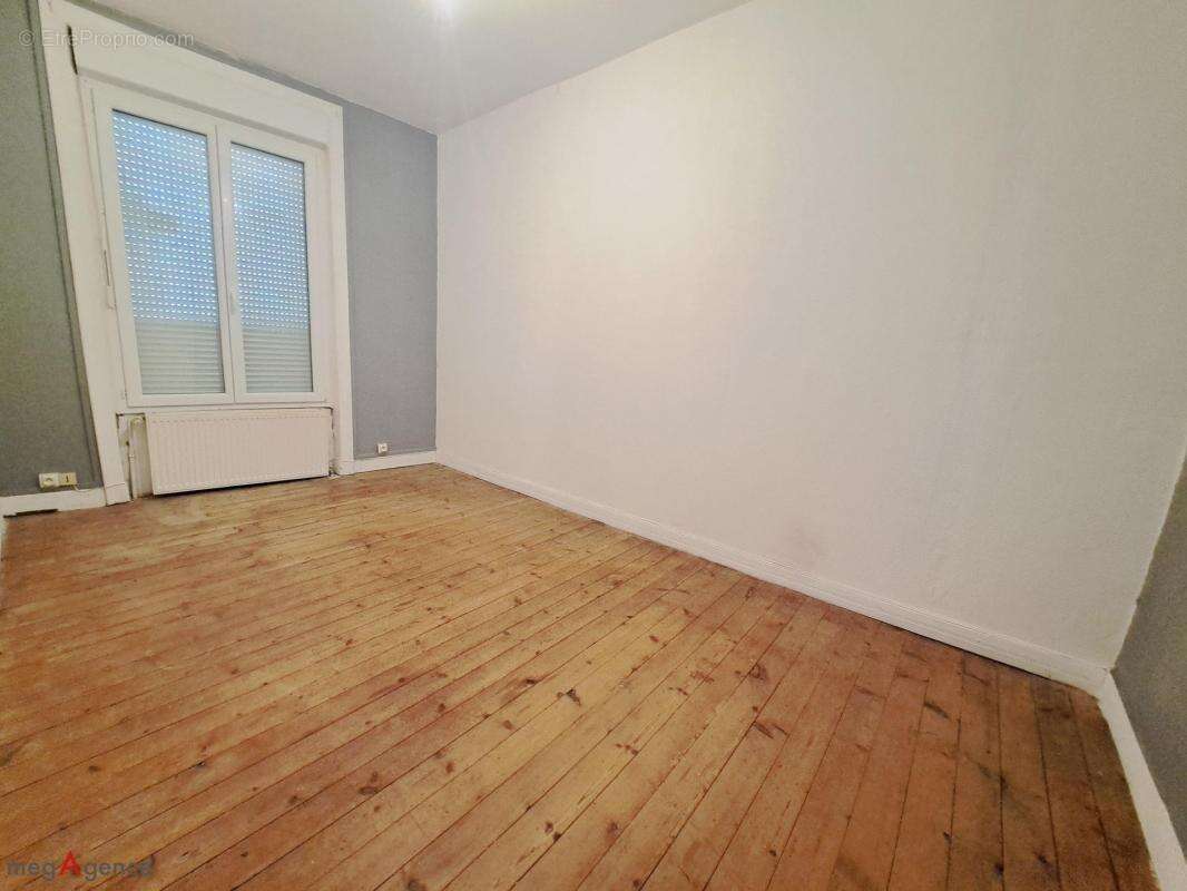 Immeuble 265m² compsé de 4 lots avec jardin - photo 7