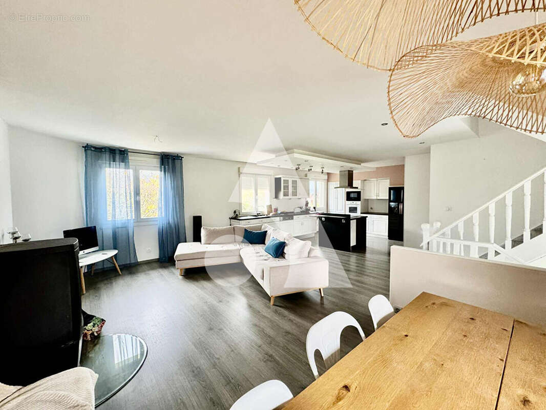 Maison à NEUFCHATEAU