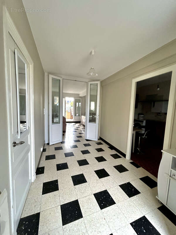 Maison T5 de 125 m2 avec jardin et atelier - photo 8