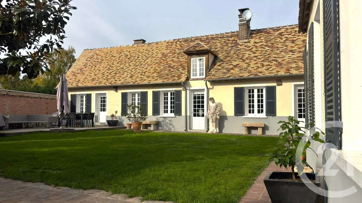 Maison 190 m² à Rouvres  - photo 2