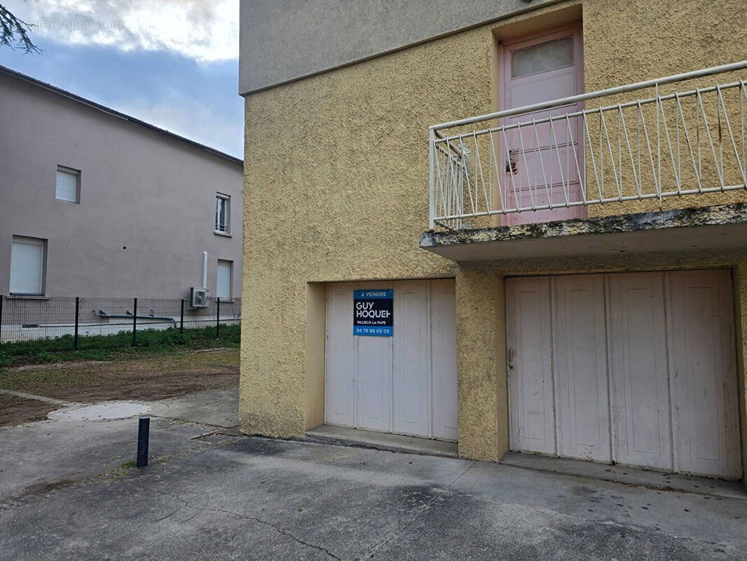 Parking à RILLIEUX-LA-PAPE