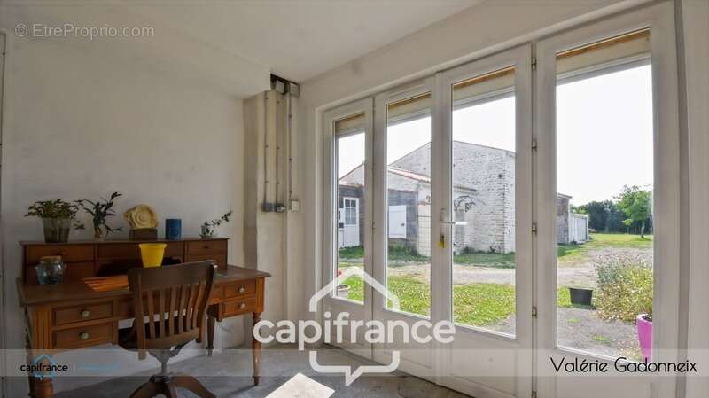 Dpt Vendée (85),  Maison charentaise rénovée avec dépendances et terrain à bâtir – Vix - photo 2