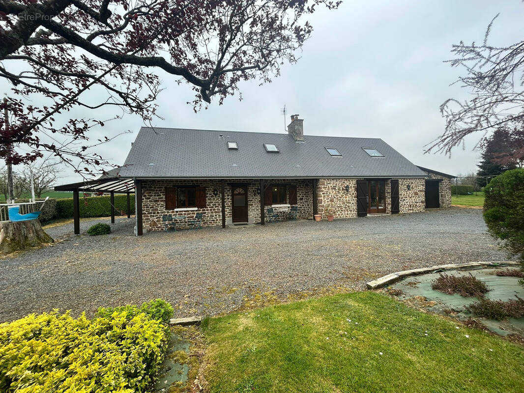 Maison à SAINTE-CECILE