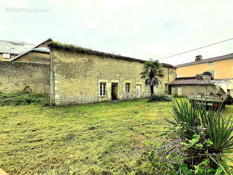 Maison à FONTENAY-LE-COMTE