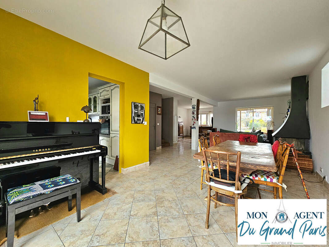 Maison à VERRIERES-LE-BUISSON