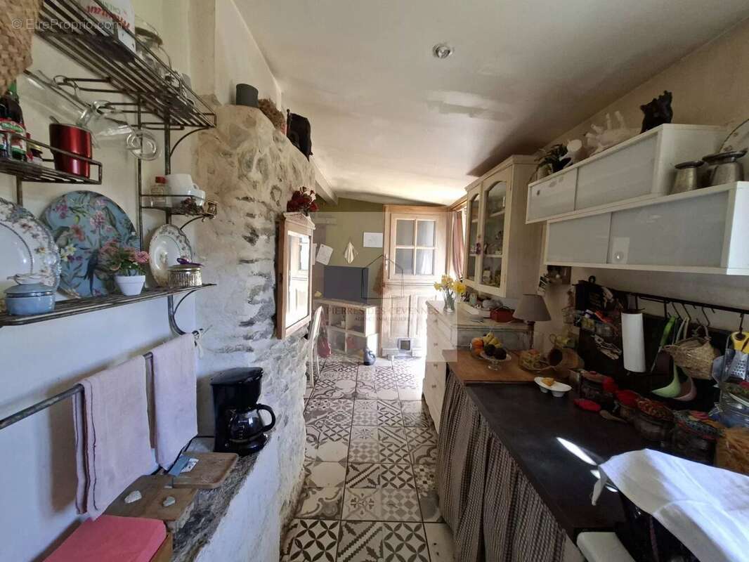 Maison à LE COLLET-DE-DEZE