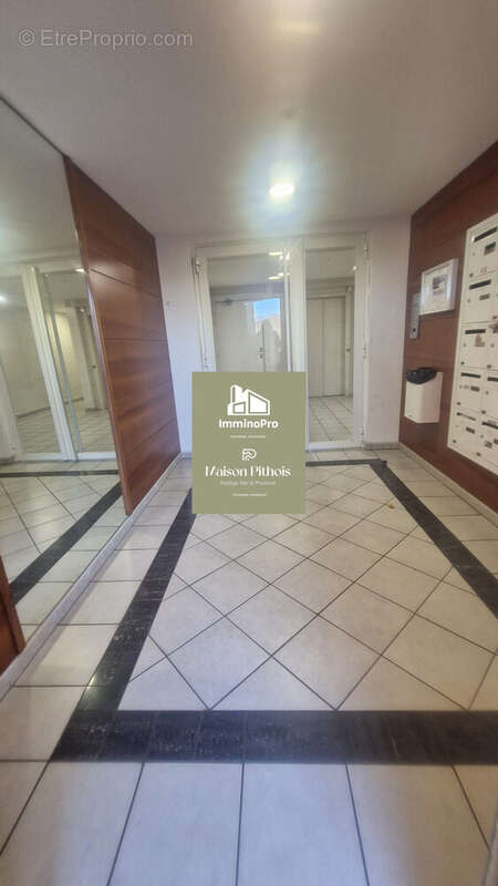 Appartement à LA ROQUE-D'ANTHERON