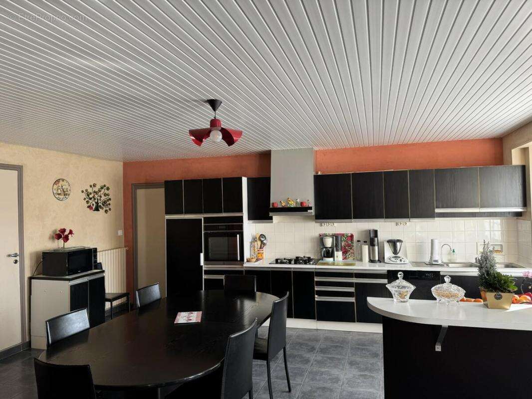 Maison 193 m² à Mouais  - photo 2