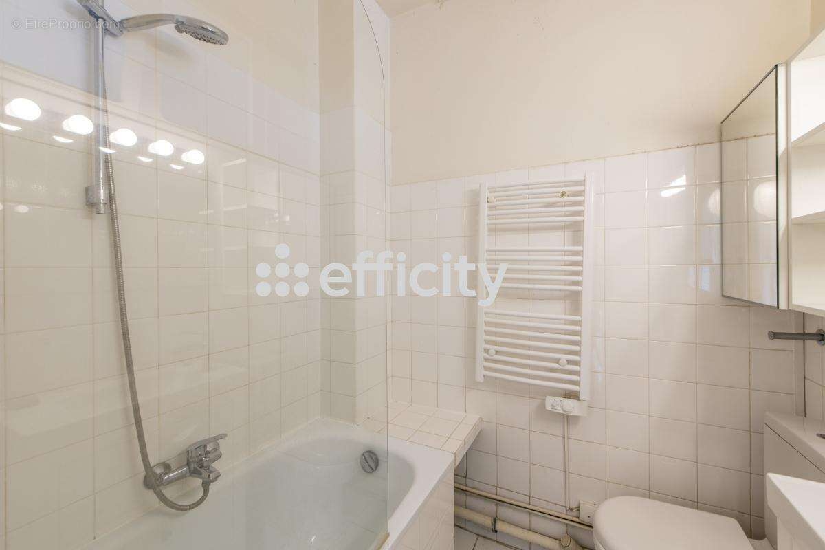 Appartement à PARIS-14E