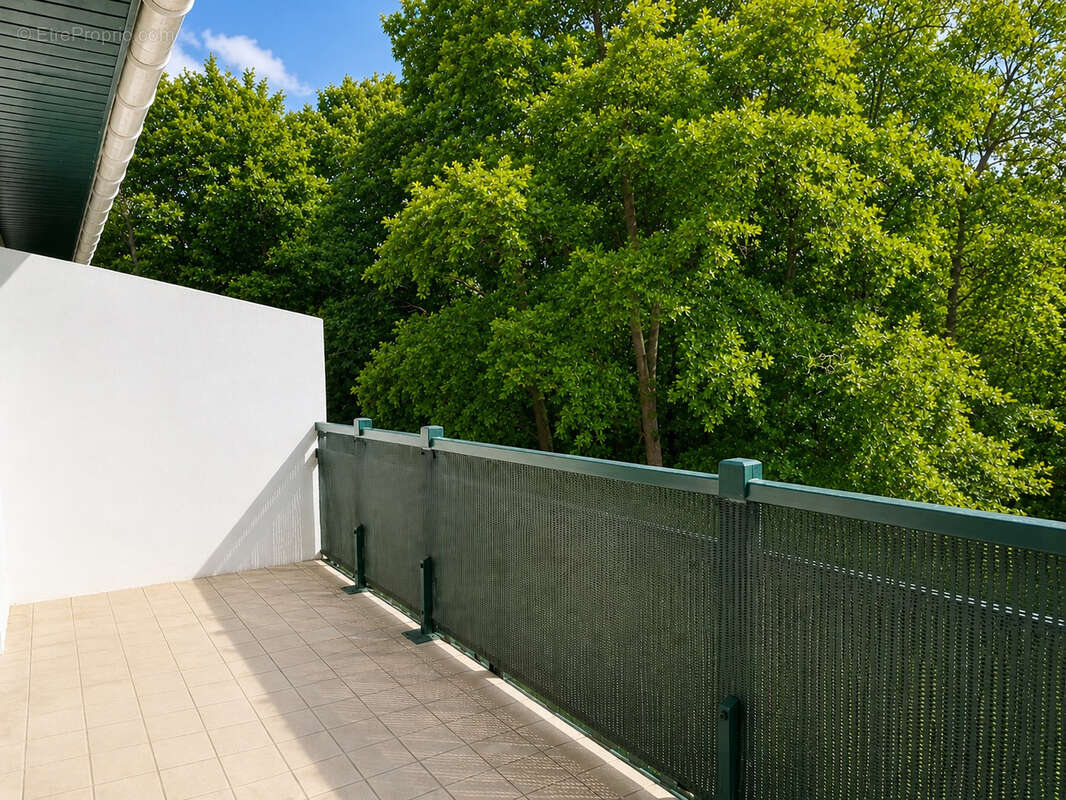 Boucau   t2 dernier étage avec terrasse, cave et parking - photo 7