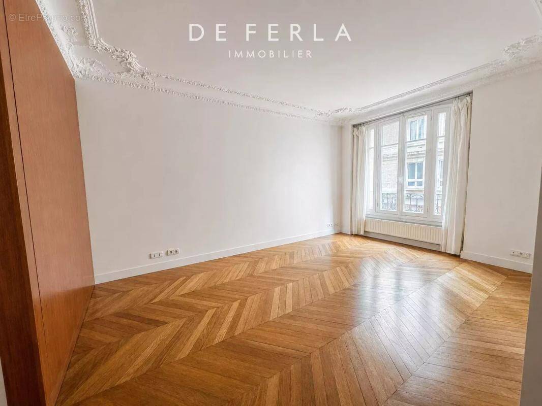 Appartement à PARIS-14E