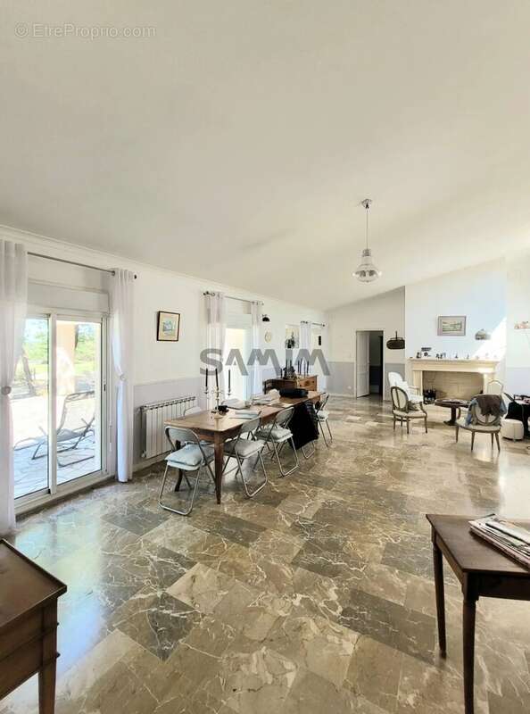 Maison à CLARENSAC