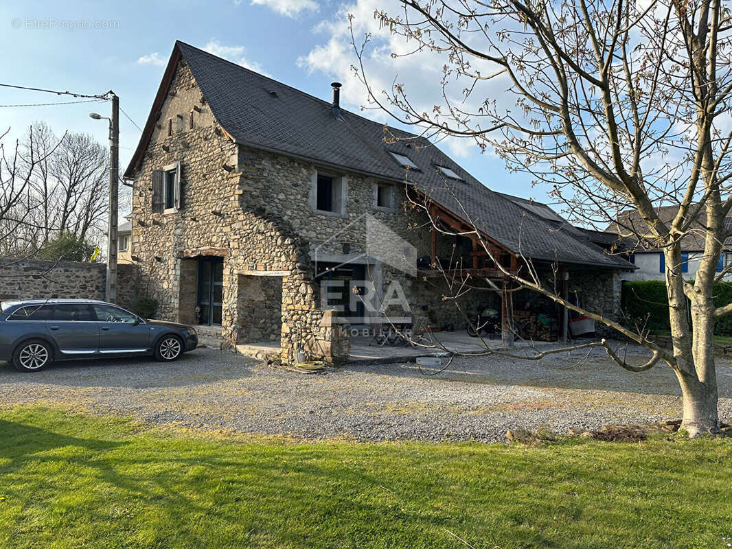 Maison à OGEU-LES-BAINS